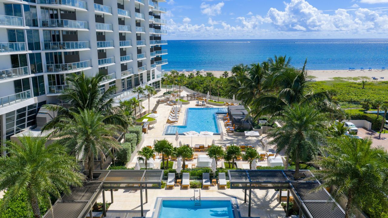 合同活跃: $2,800,000 (2 贝兹, 2 浴室, 2525 平方英尺)