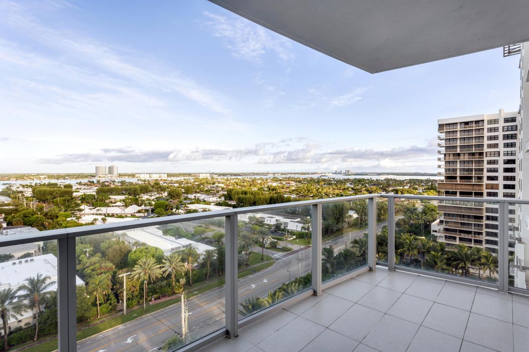 合同活跃: $2,800,000 (2 贝兹, 2 浴室, 2525 平方英尺)