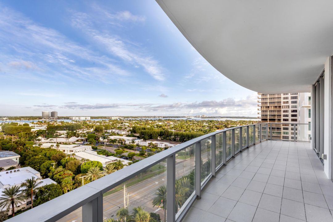 合同活跃: $2,800,000 (2 贝兹, 2 浴室, 2525 平方英尺)