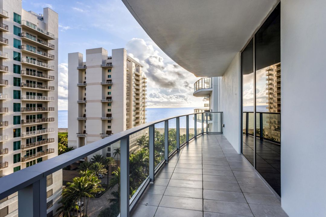 合同活跃: $2,800,000 (2 贝兹, 2 浴室, 2525 平方英尺)