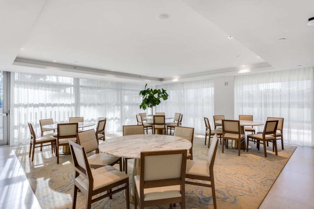 合同活跃: $2,800,000 (2 贝兹, 2 浴室, 2525 平方英尺)