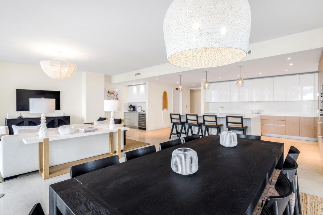 合同活跃: $2,800,000 (2 贝兹, 2 浴室, 2525 平方英尺)