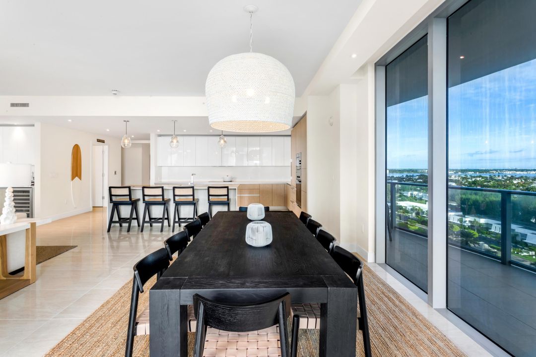 合同活跃: $2,800,000 (2 贝兹, 2 浴室, 2525 平方英尺)