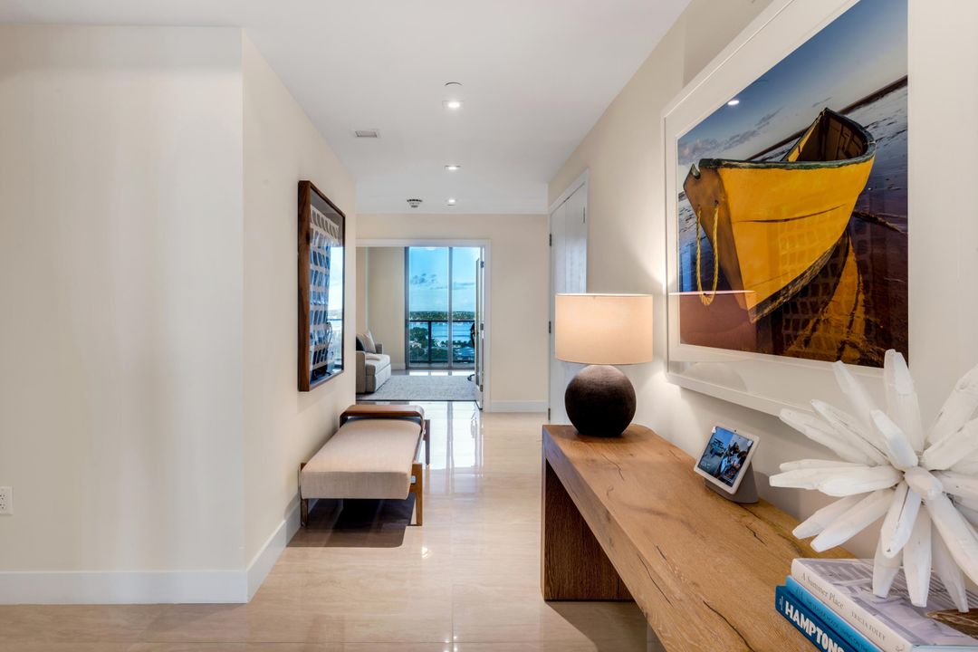 合同活跃: $2,800,000 (2 贝兹, 2 浴室, 2525 平方英尺)