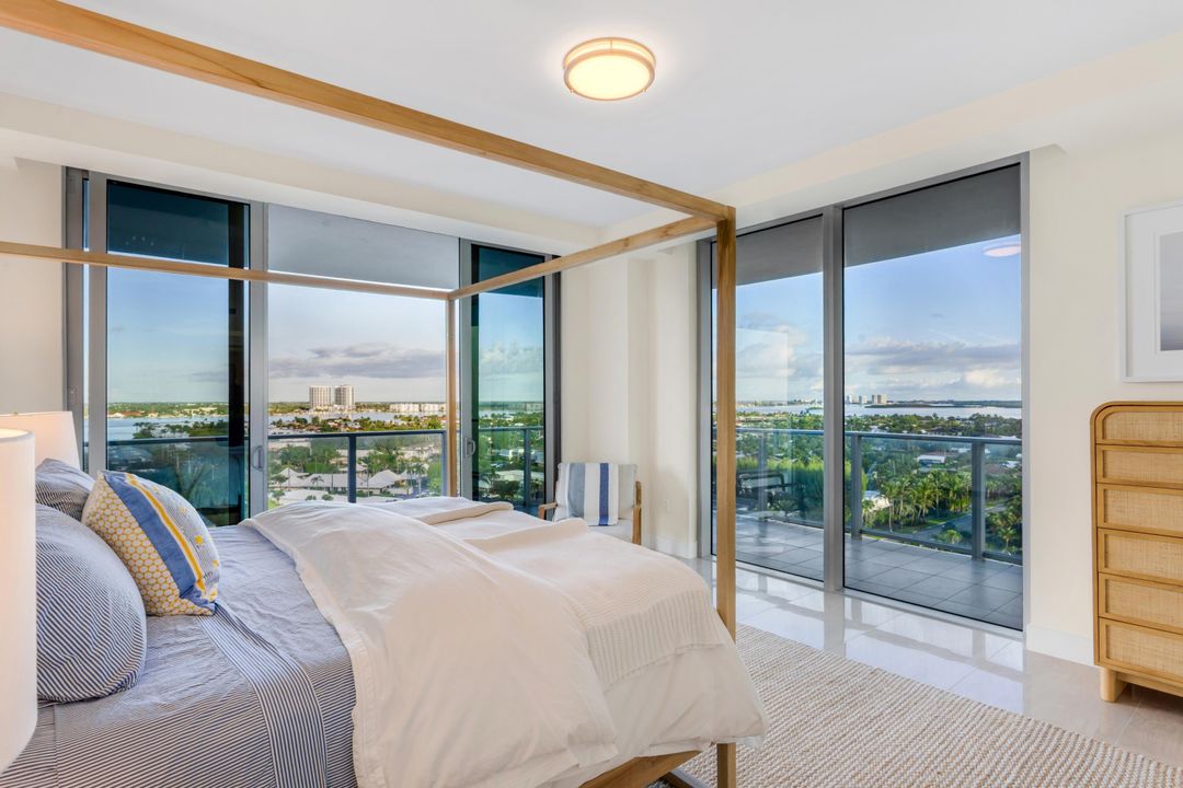 合同活跃: $2,800,000 (2 贝兹, 2 浴室, 2525 平方英尺)