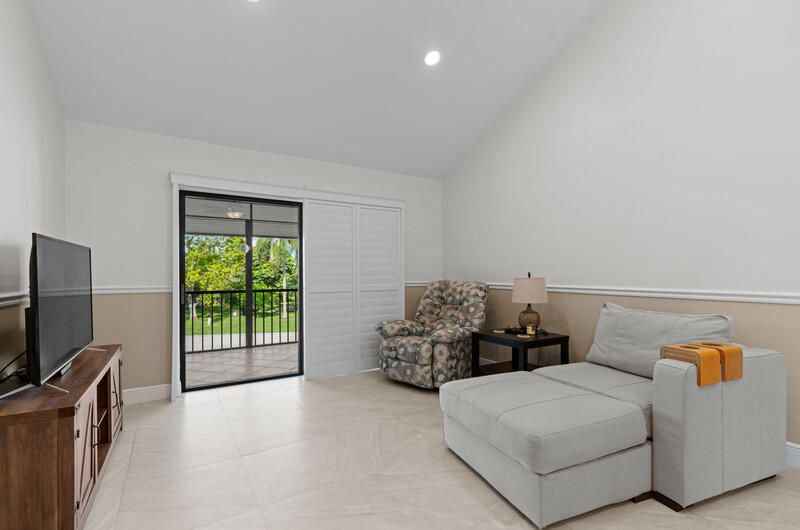 待售: $345,000 (2 贝兹, 2 浴室, 1244 平方英尺)