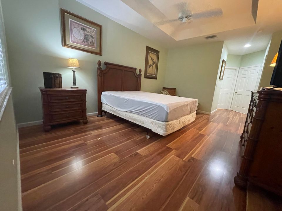 Под контрактом: $1,800 (1 спален, 1 ванн, 1012 Квадратных фут)