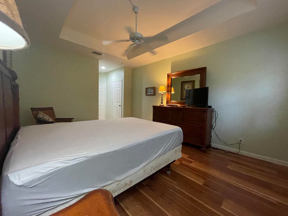 Под контрактом: $1,800 (1 спален, 1 ванн, 1012 Квадратных фут)