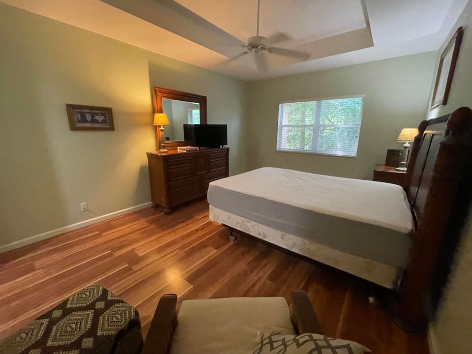 Под контрактом: $1,800 (1 спален, 1 ванн, 1012 Квадратных фут)