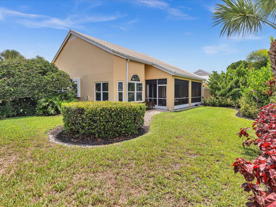 合同活跃: $9,500 (3 贝兹, 2 浴室, 2009 平方英尺)