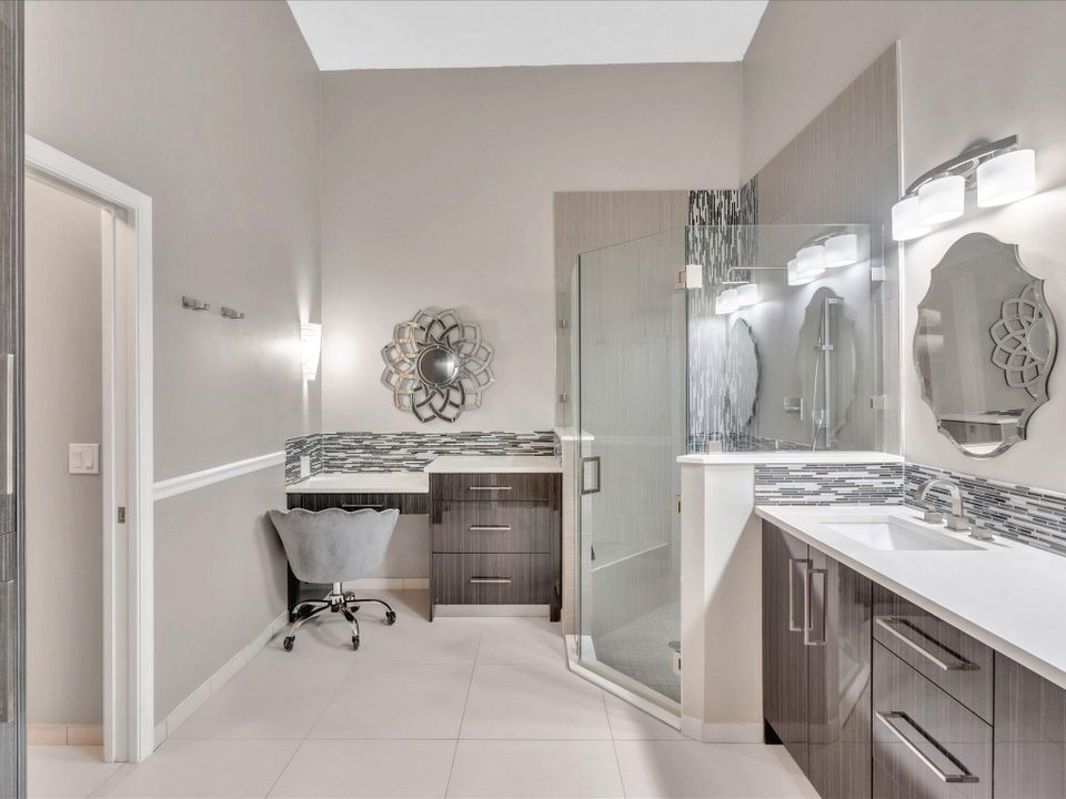 合同活跃: $9,500 (3 贝兹, 2 浴室, 2009 平方英尺)