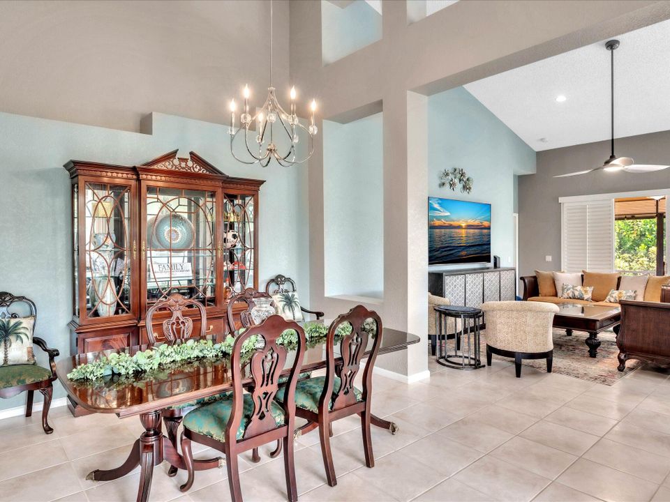 合同活跃: $9,500 (3 贝兹, 2 浴室, 2009 平方英尺)