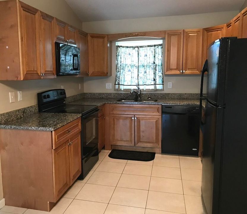 Recently Rented: $2,300 (2 beds, 1 baths, 1881 Square Feet)