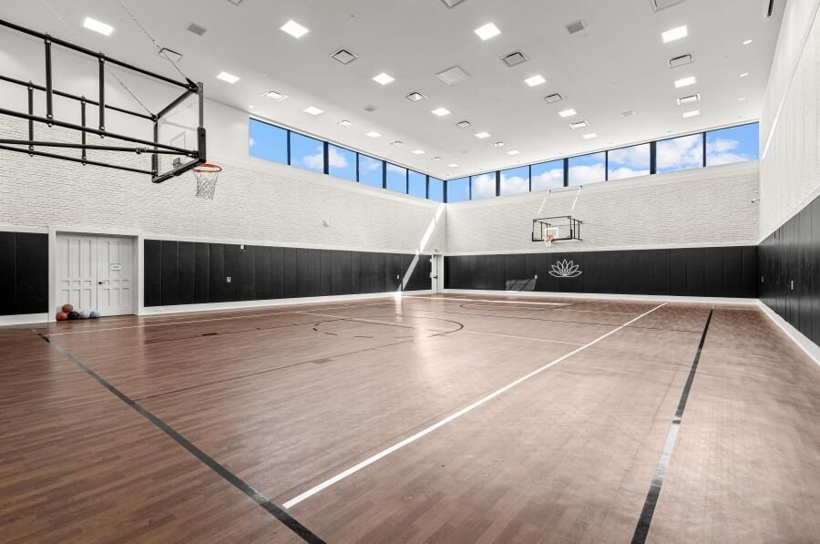 For Sale: $2,870,000 (5 beds, 5 baths, 5256 Square Feet)