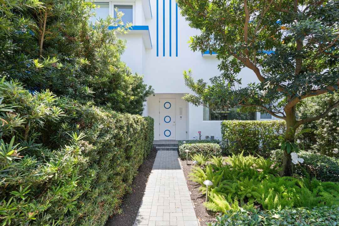 Recently Sold: $1,950,000 (3 beds, 3 baths, 2401 Square Feet)