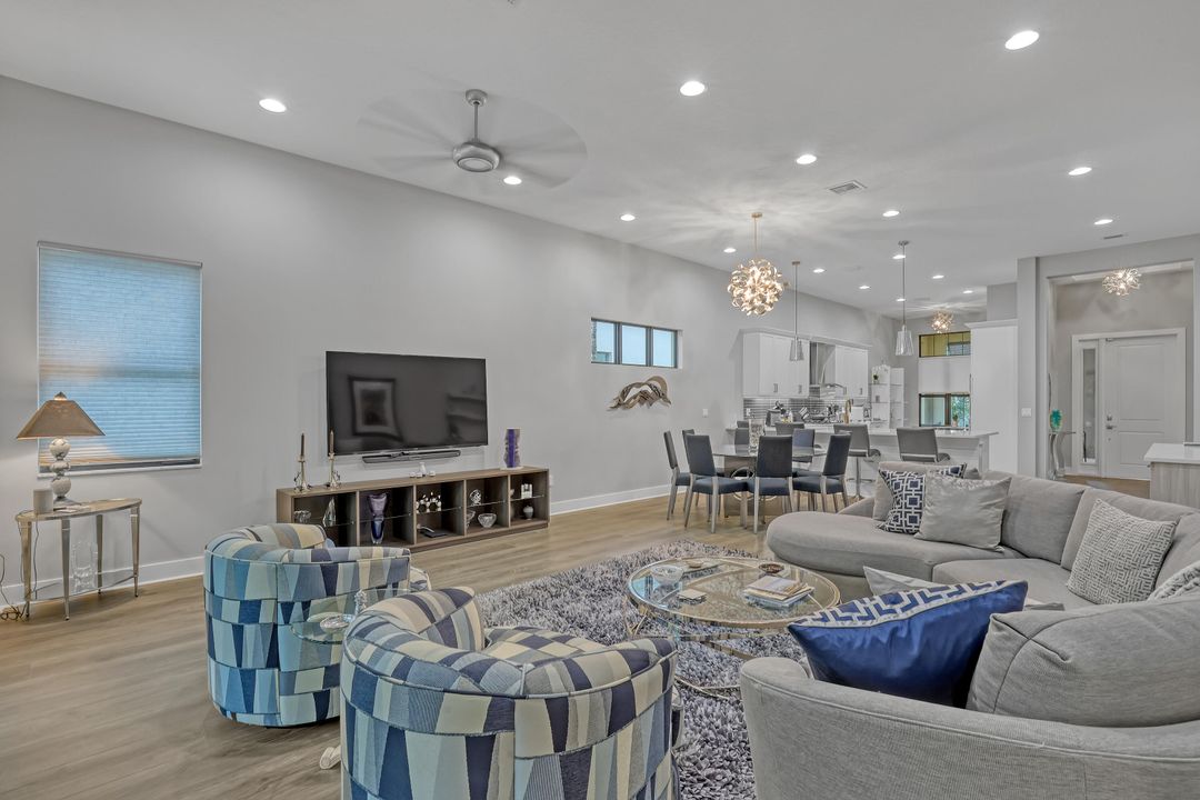 For Sale: $1,395,000 (3 beds, 2 baths, 2160 Square Feet)