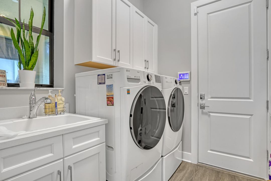 For Sale: $1,395,000 (3 beds, 2 baths, 2160 Square Feet)