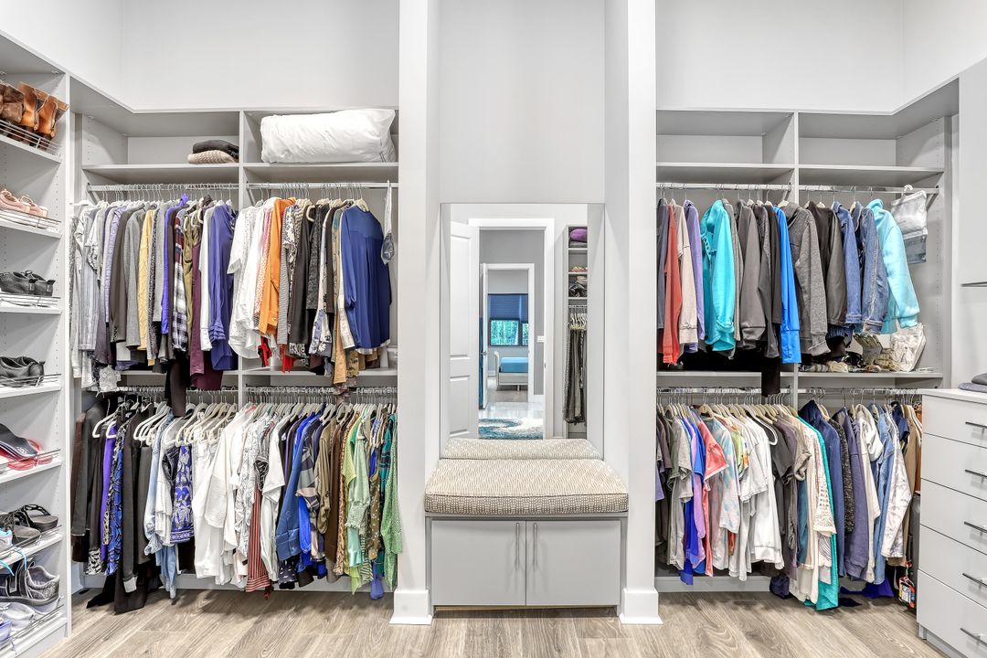 For Sale: $1,395,000 (3 beds, 2 baths, 2160 Square Feet)