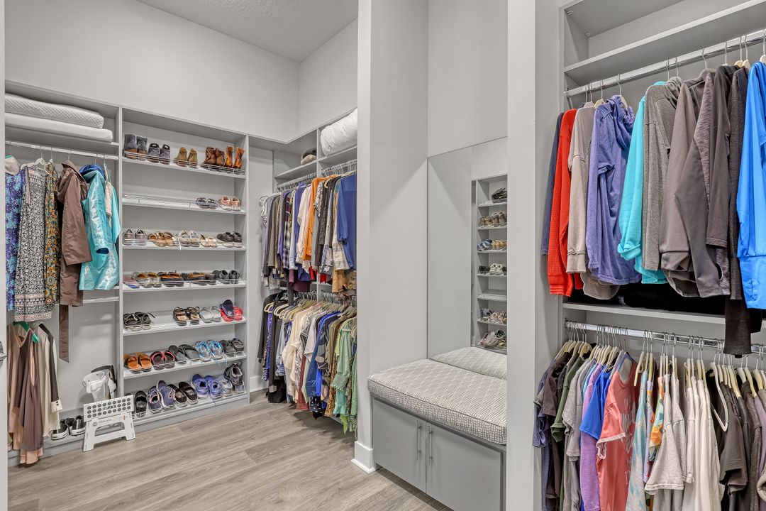 For Sale: $1,395,000 (3 beds, 2 baths, 2160 Square Feet)