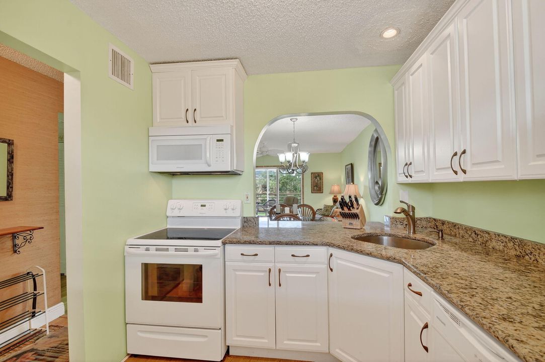 Active With Contract: $77,000 (2 beds, 2 baths, 1080 Square Feet)