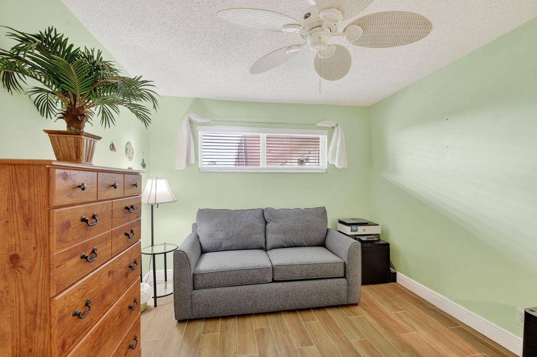 Active With Contract: $77,000 (2 beds, 2 baths, 1080 Square Feet)