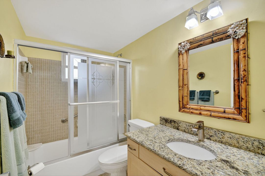 Active With Contract: $77,000 (2 beds, 2 baths, 1080 Square Feet)