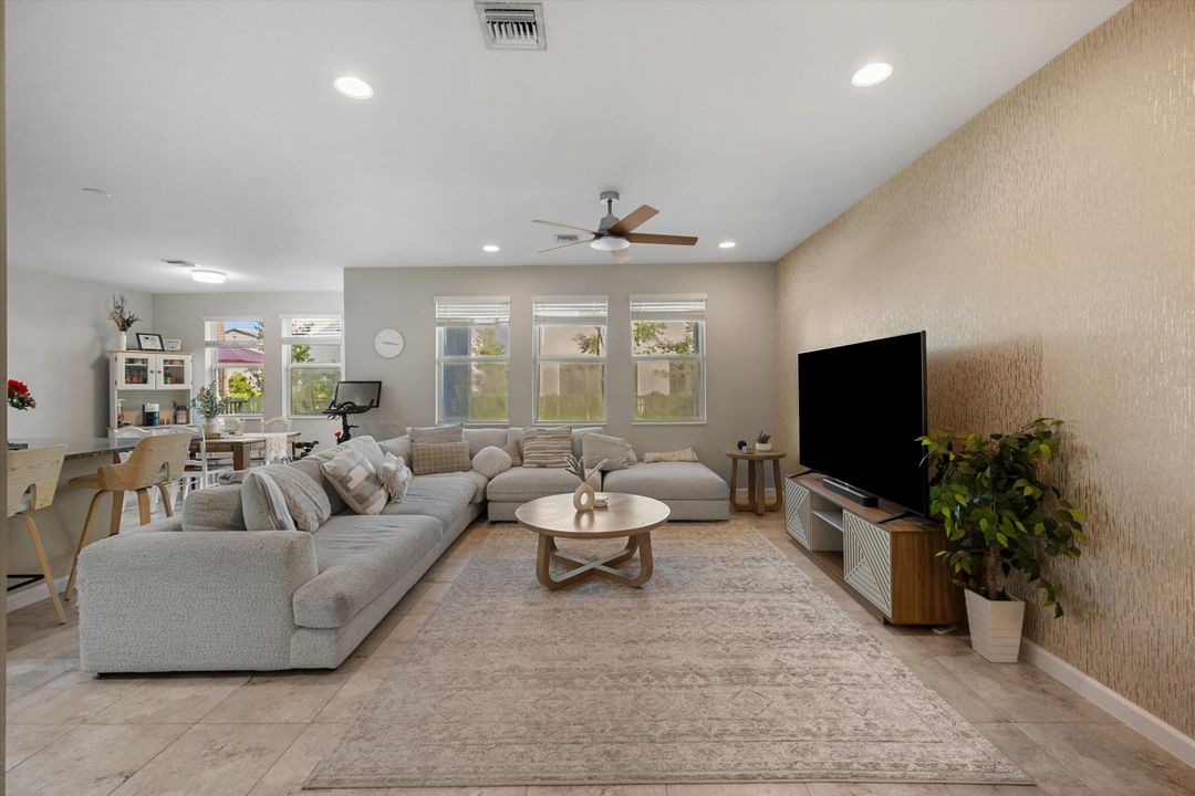 En Venta: $499,990 (3 camas, 2 baños, 2138 Pies cuadrados)