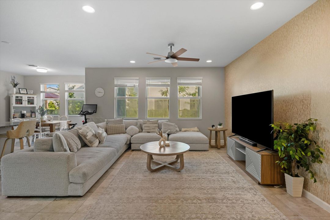 En Venta: $499,990 (3 camas, 2 baños, 2138 Pies cuadrados)