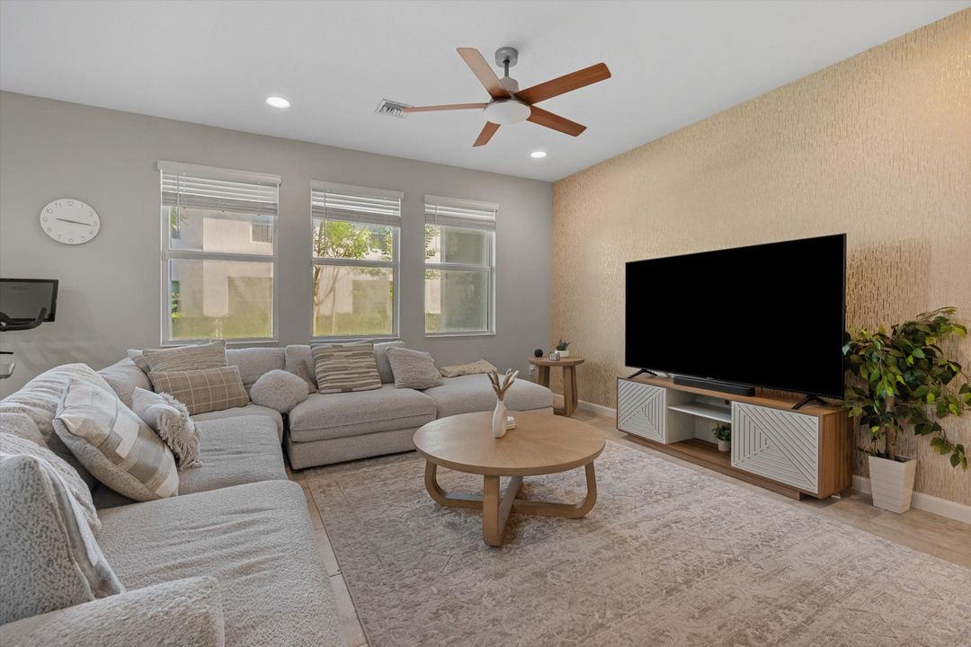 En Venta: $499,990 (3 camas, 2 baños, 2138 Pies cuadrados)