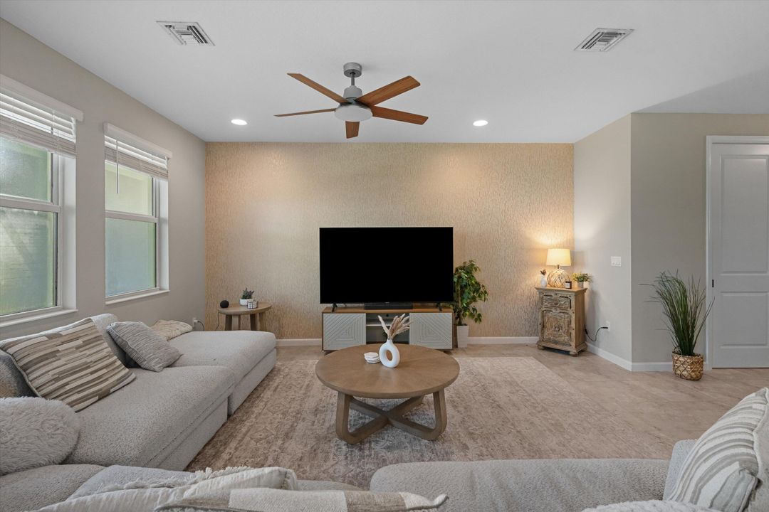 En Venta: $499,990 (3 camas, 2 baños, 2138 Pies cuadrados)