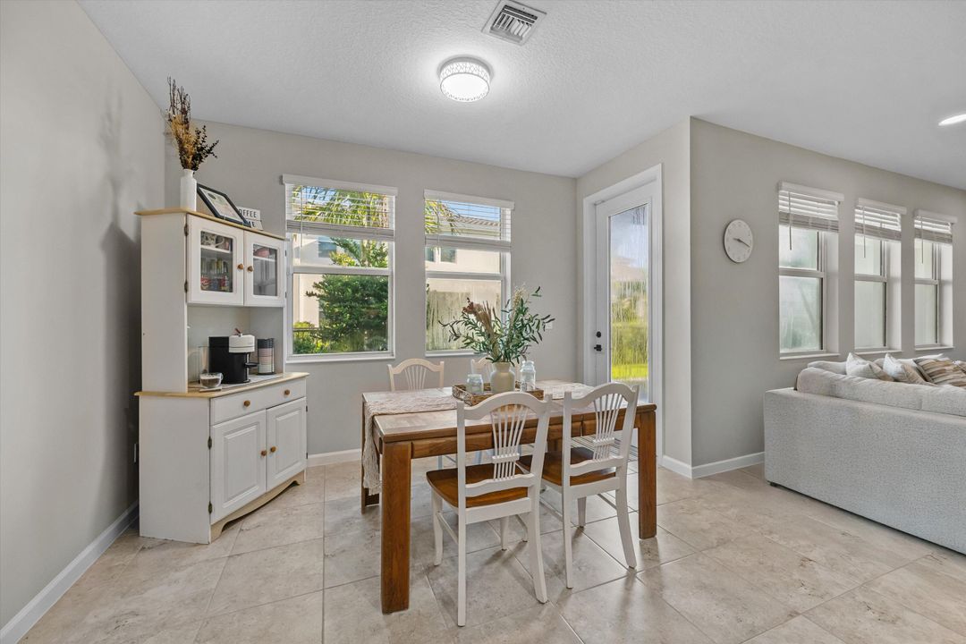 En Venta: $499,990 (3 camas, 2 baños, 2138 Pies cuadrados)