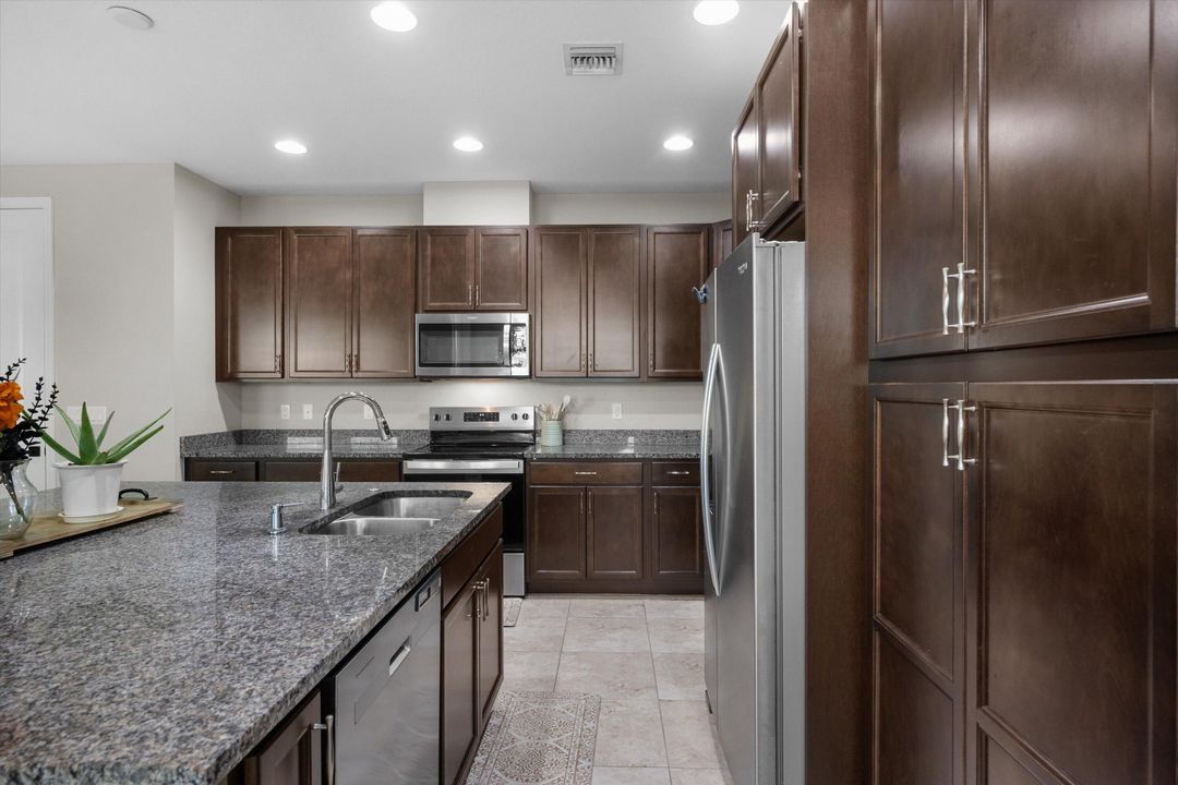 En Venta: $499,990 (3 camas, 2 baños, 2138 Pies cuadrados)