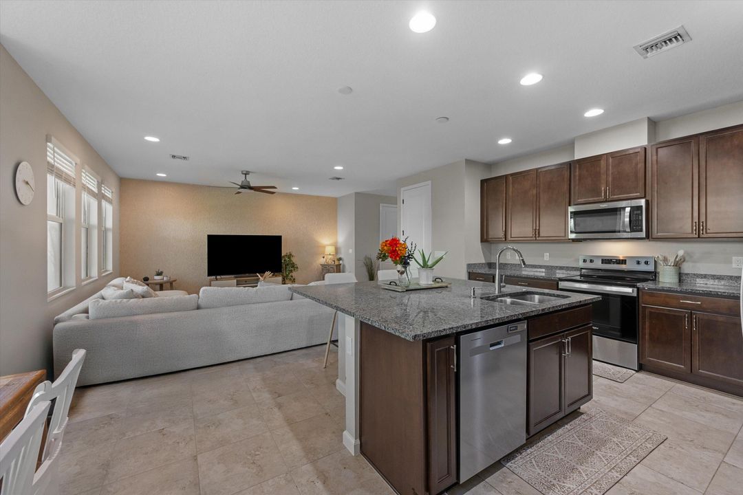 En Venta: $499,990 (3 camas, 2 baños, 2138 Pies cuadrados)