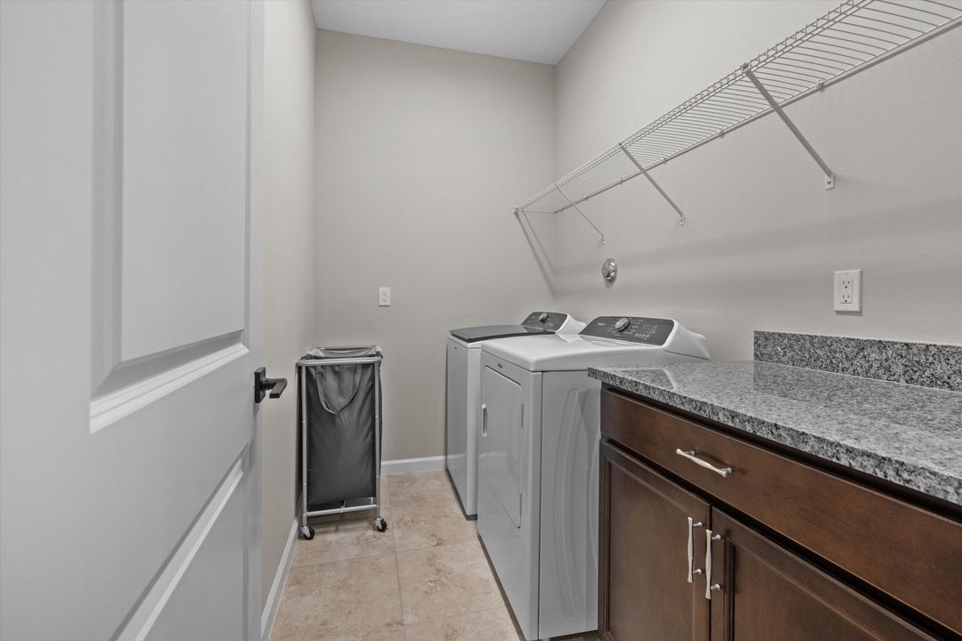 En Venta: $499,990 (3 camas, 2 baños, 2138 Pies cuadrados)