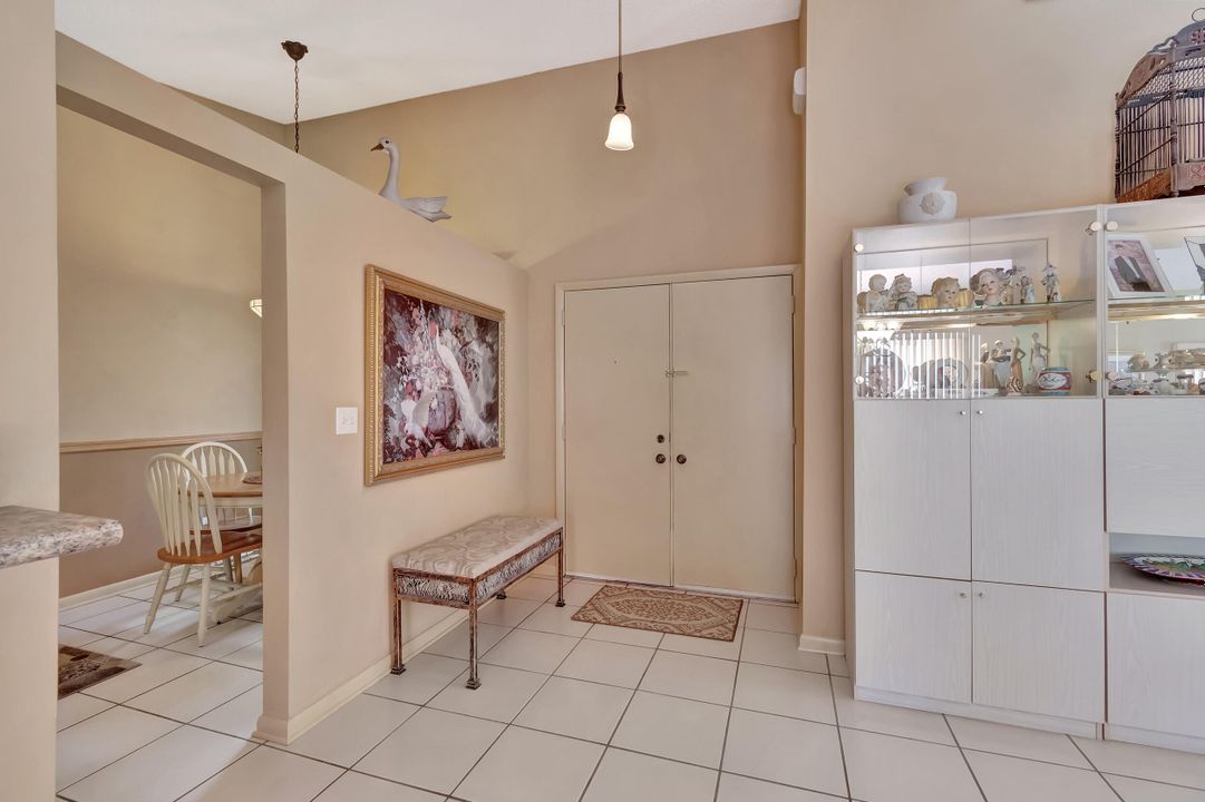 合同活跃: $4,000 (2 贝兹, 2 浴室, 1478 平方英尺)