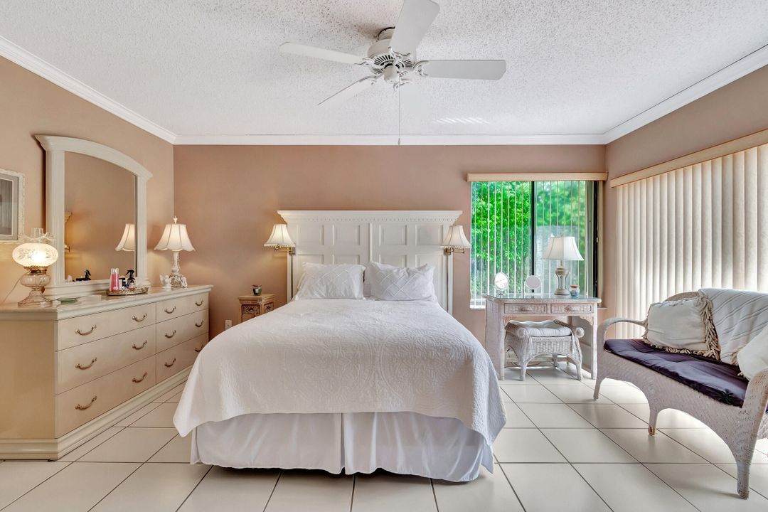 合同活跃: $4,000 (2 贝兹, 2 浴室, 1478 平方英尺)