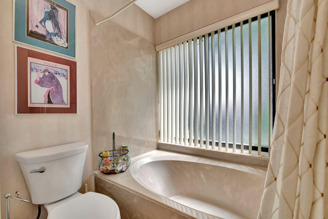 合同活跃: $4,000 (2 贝兹, 2 浴室, 1478 平方英尺)