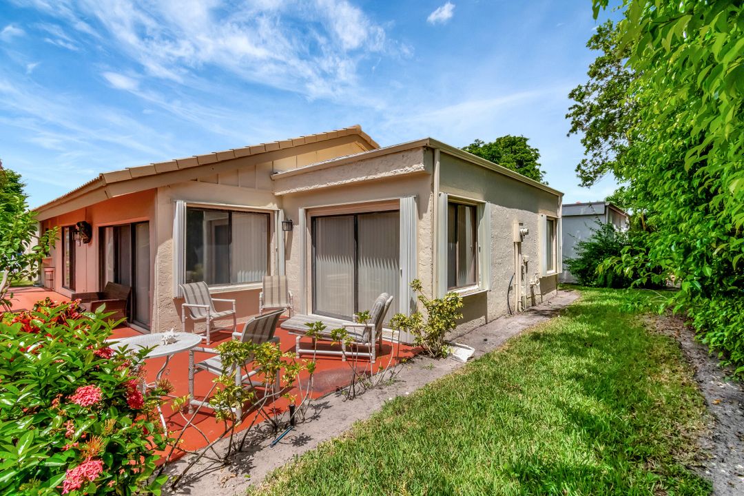 合同活跃: $4,000 (2 贝兹, 2 浴室, 1478 平方英尺)