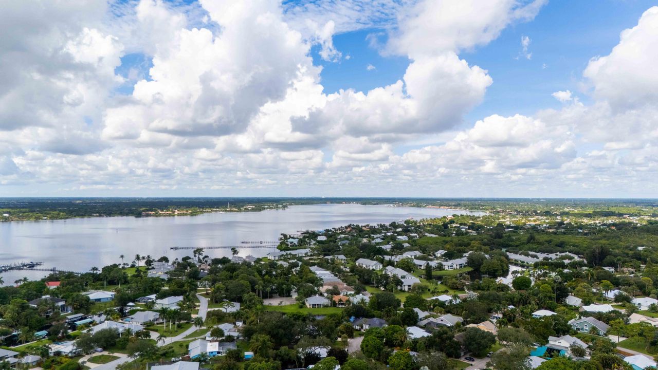 For Sale: $475,000 (3 beds, 2 baths, 1272 Square Feet)