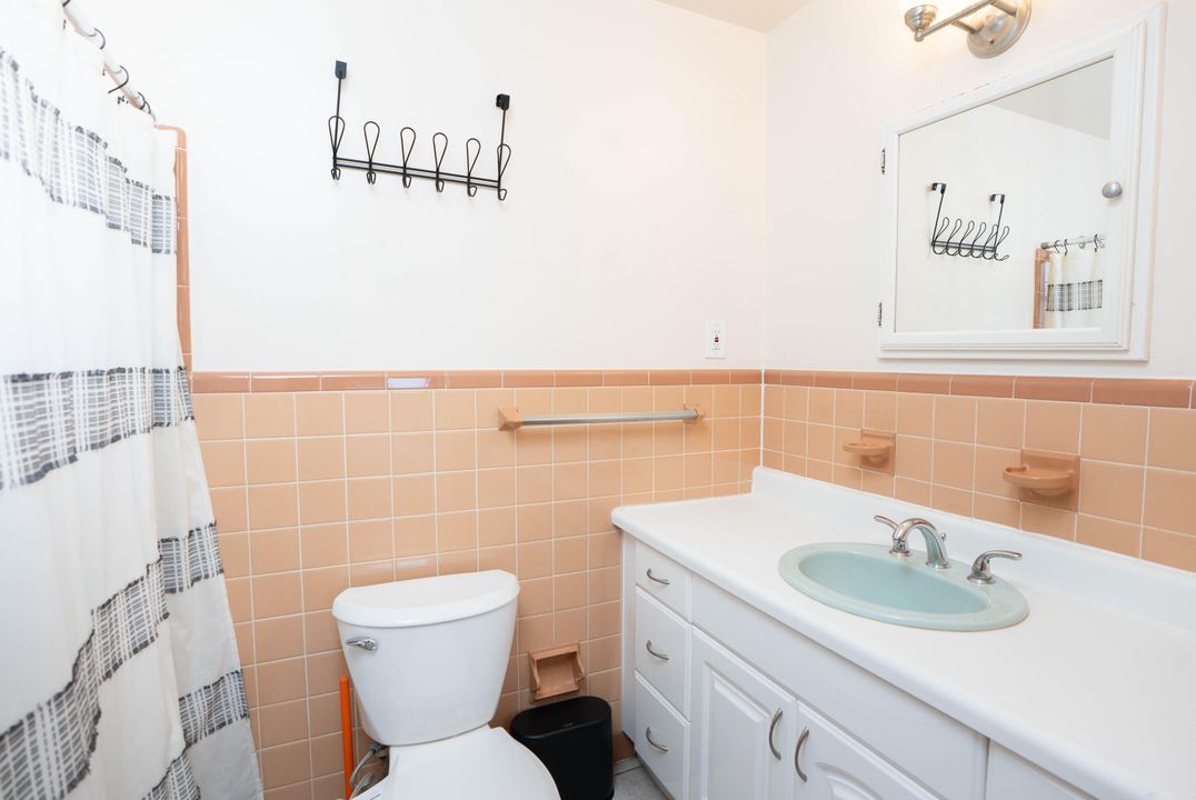 For Sale: $475,000 (3 beds, 2 baths, 1272 Square Feet)