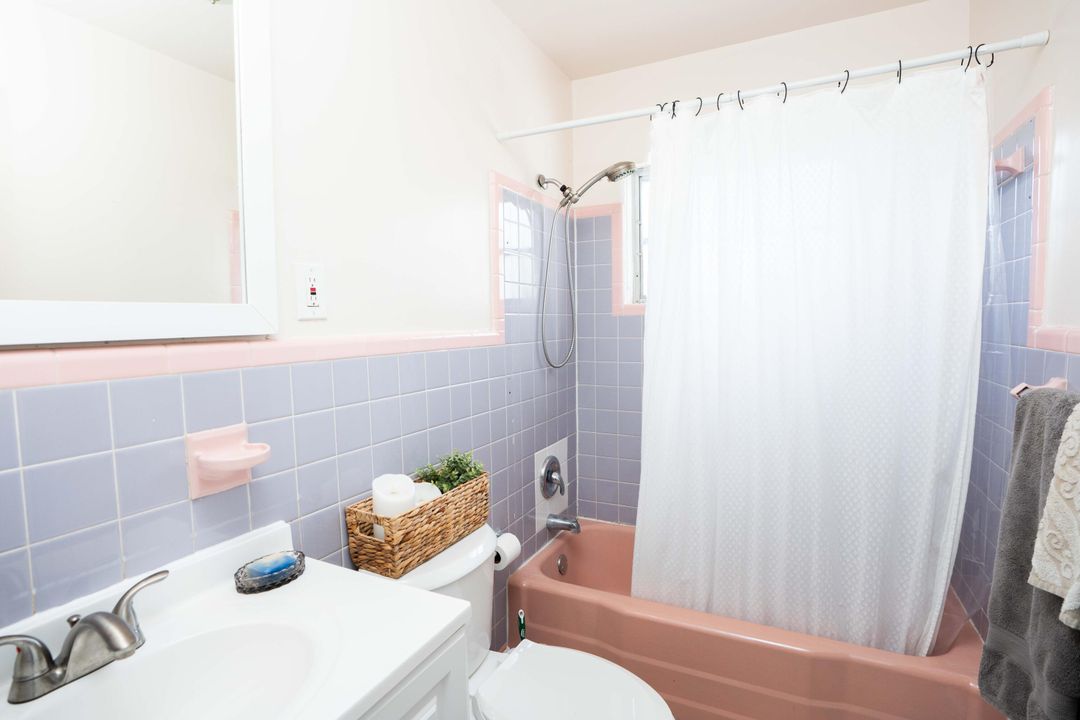 For Sale: $475,000 (3 beds, 2 baths, 1272 Square Feet)