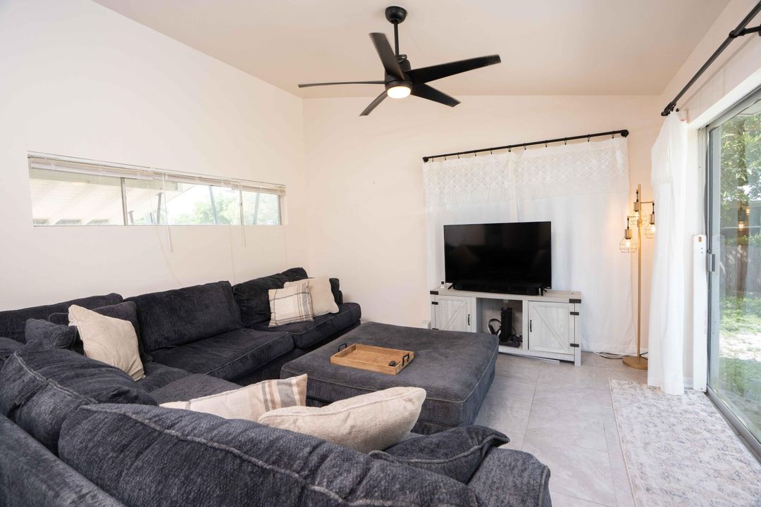 For Sale: $475,000 (3 beds, 2 baths, 1272 Square Feet)