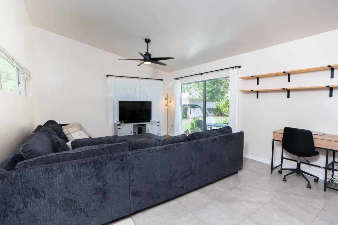For Sale: $475,000 (3 beds, 2 baths, 1272 Square Feet)