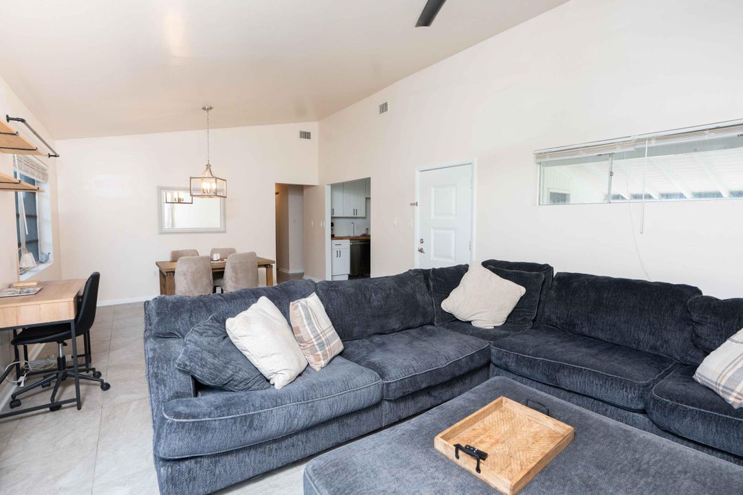 For Sale: $475,000 (3 beds, 2 baths, 1272 Square Feet)