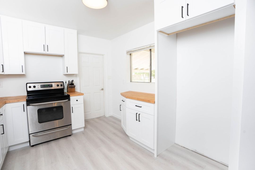 For Sale: $475,000 (3 beds, 2 baths, 1272 Square Feet)