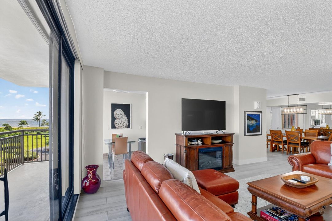 合同活跃: $4,900 (2 贝兹, 2 浴室, 1460 平方英尺)