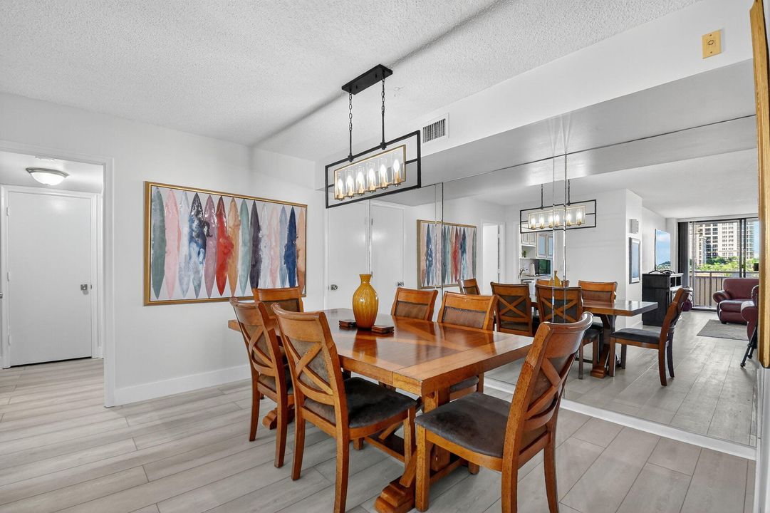 合同活跃: $4,900 (2 贝兹, 2 浴室, 1460 平方英尺)