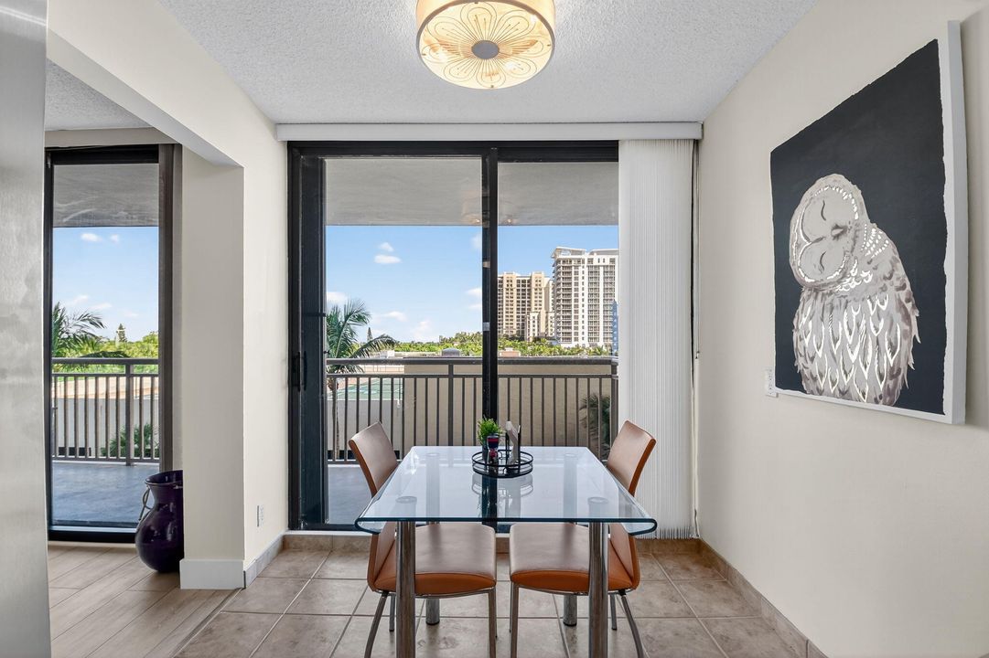 合同活跃: $4,900 (2 贝兹, 2 浴室, 1460 平方英尺)