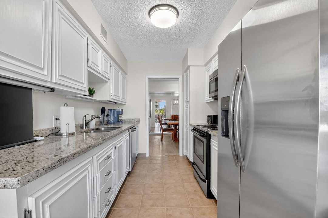 合同活跃: $4,900 (2 贝兹, 2 浴室, 1460 平方英尺)