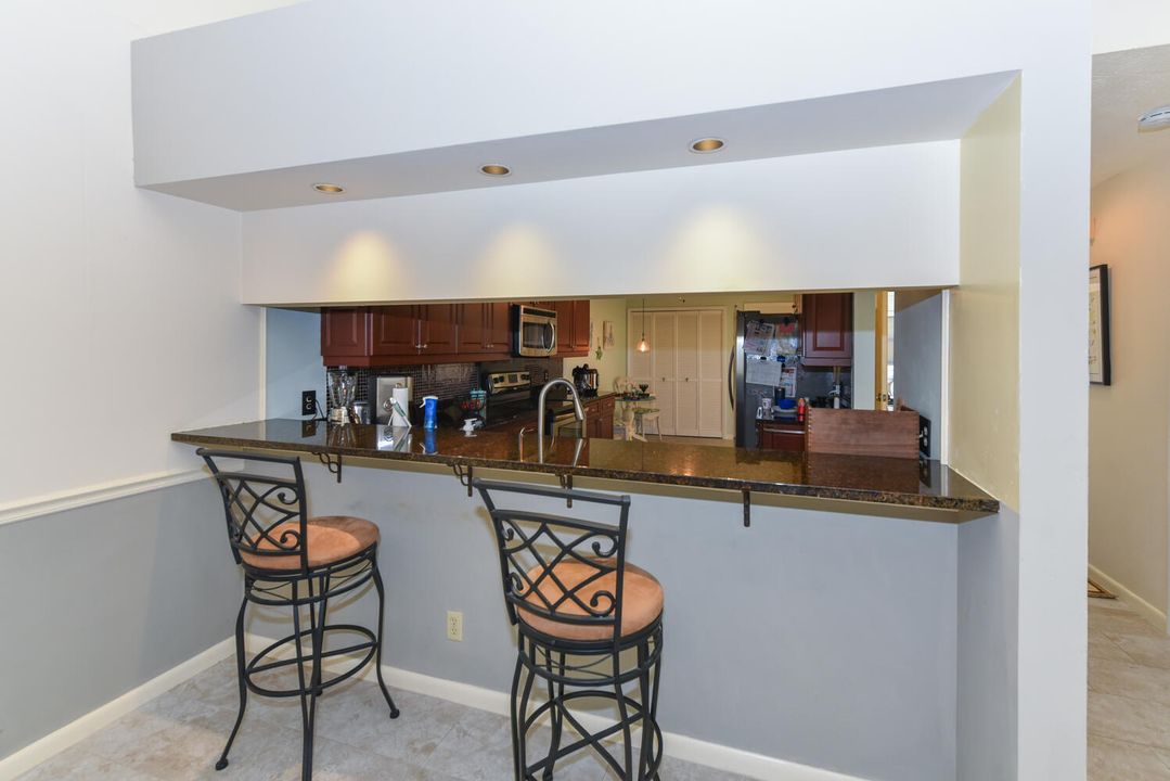 For Sale: $399,000 (2 beds, 2 baths, 1396 Square Feet)